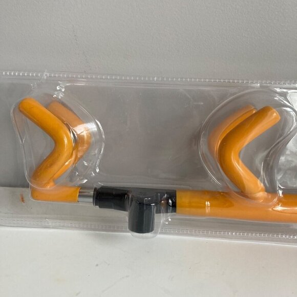 AutoWear Steering Wheel Lock Double-Hook w/Keys Model No. 6009L Universal - Picture 3 of 4